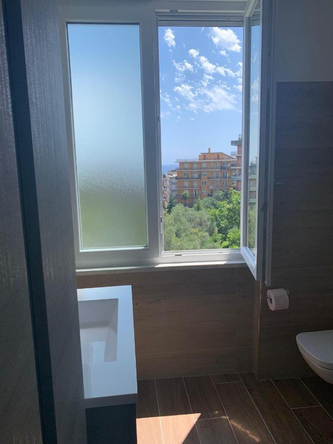 Апартаменти Terrazza Sul Mare In Via Devoto К'яварі Екстер'єр фото