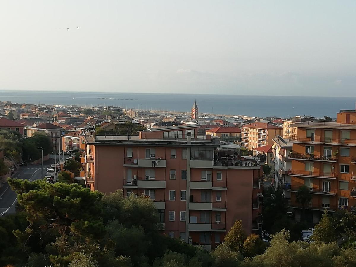 Апартаменти Terrazza Sul Mare In Via Devoto К'яварі Екстер'єр фото