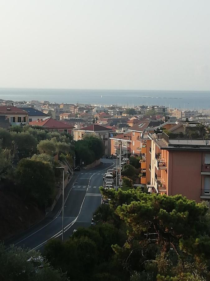 Апартаменти Terrazza Sul Mare In Via Devoto К'яварі Екстер'єр фото