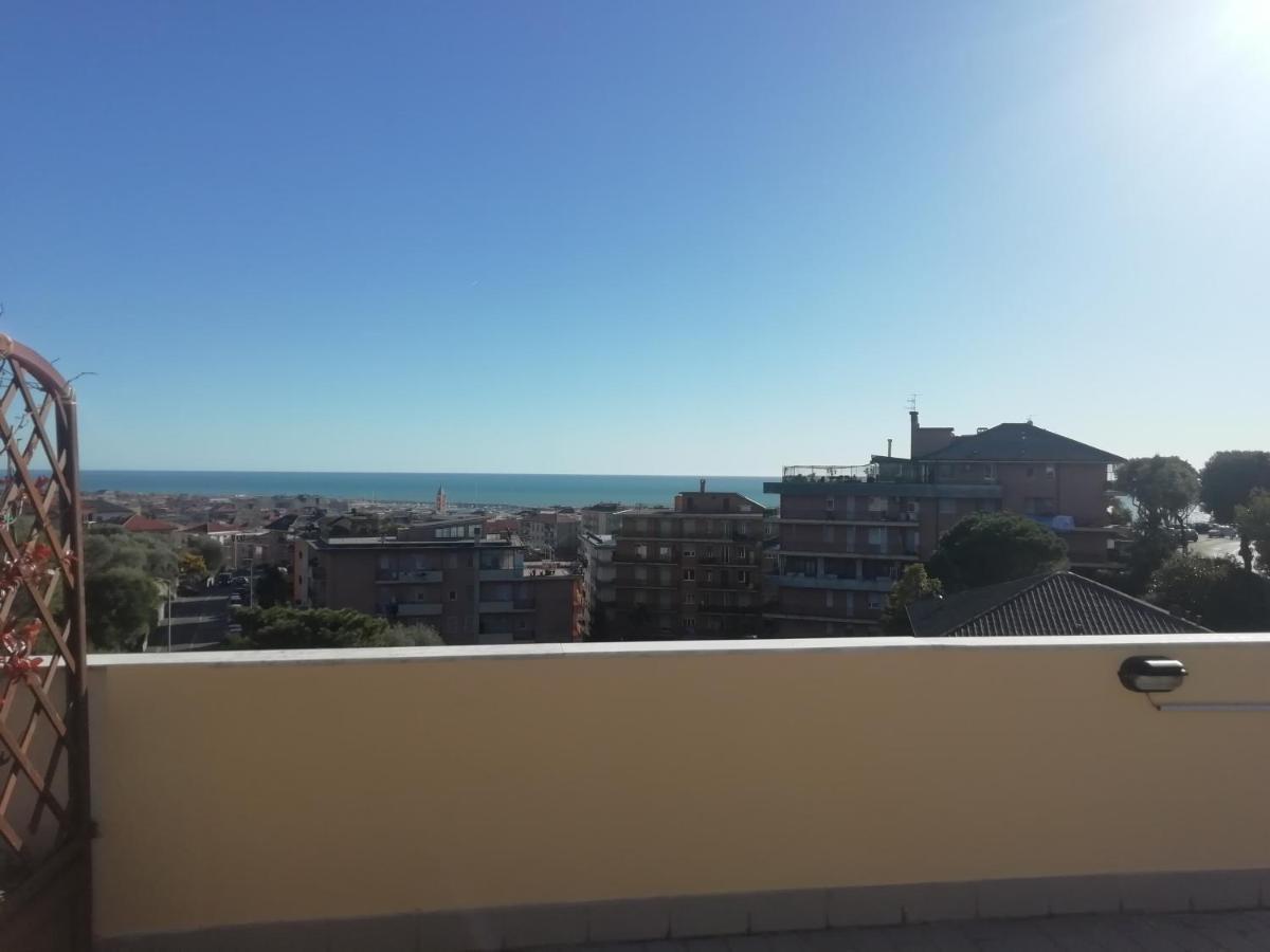 Апартаменти Terrazza Sul Mare In Via Devoto К'яварі Екстер'єр фото
